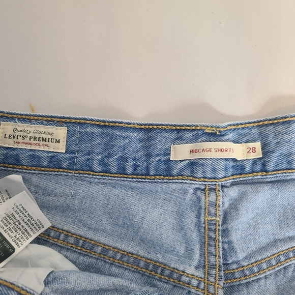 Levi's Premium Ribcage Light Wash Denim High-Rise Cutoff Shorts Size 28 - Picture 5 of 10